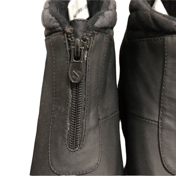 Naturalizer black slip on winter boots. Size 6.5.‎ - Picture 6 of 8